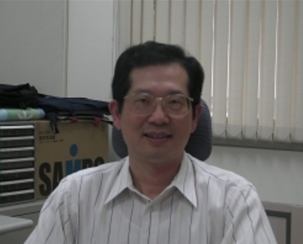 梁德容