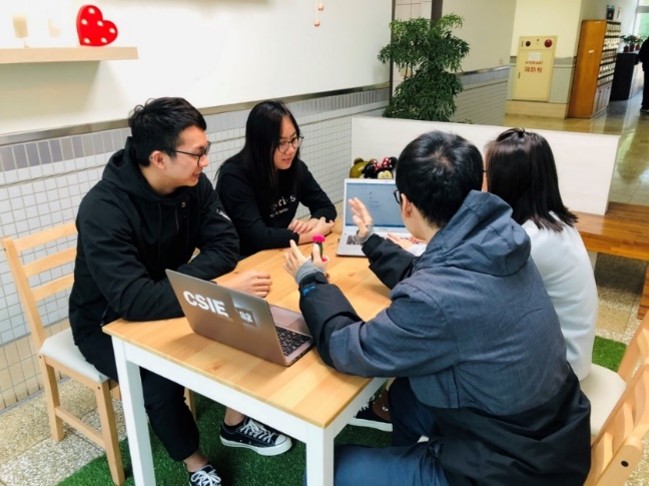 系館走廊休憩區